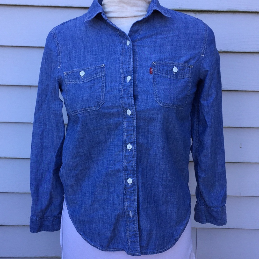 Levi’s boyfriend fit denim shirt EUC